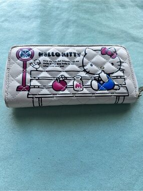 Hello Kitty White Quilted Wallet with Pink Accents-original labels -